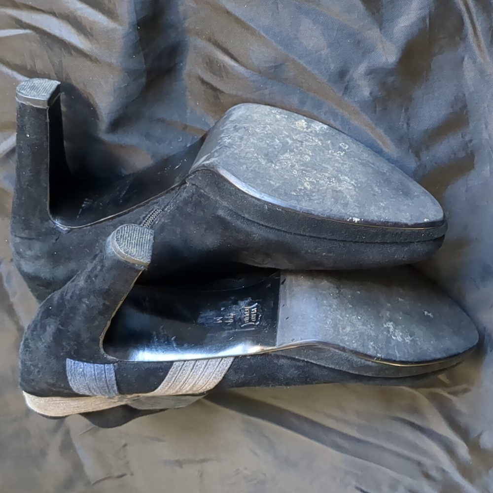 Black suede heeled ankle boots - Picture 3 of 3